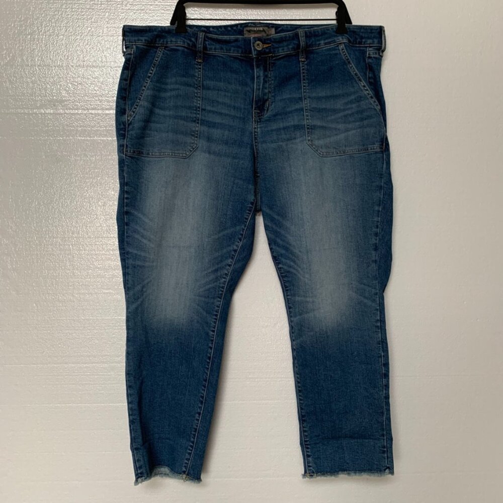 Torrid women's crop Boyfriend vintage size 20 blue denim stretch mid Rise jean